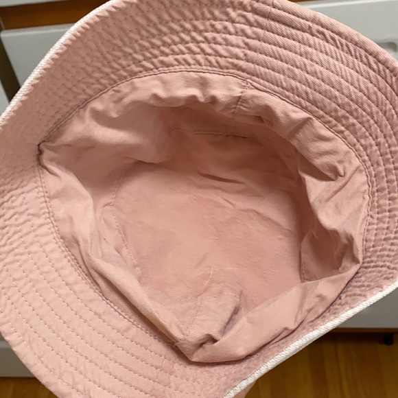 Light blush pink and white BUCKET HAT - Picture 3 of 4